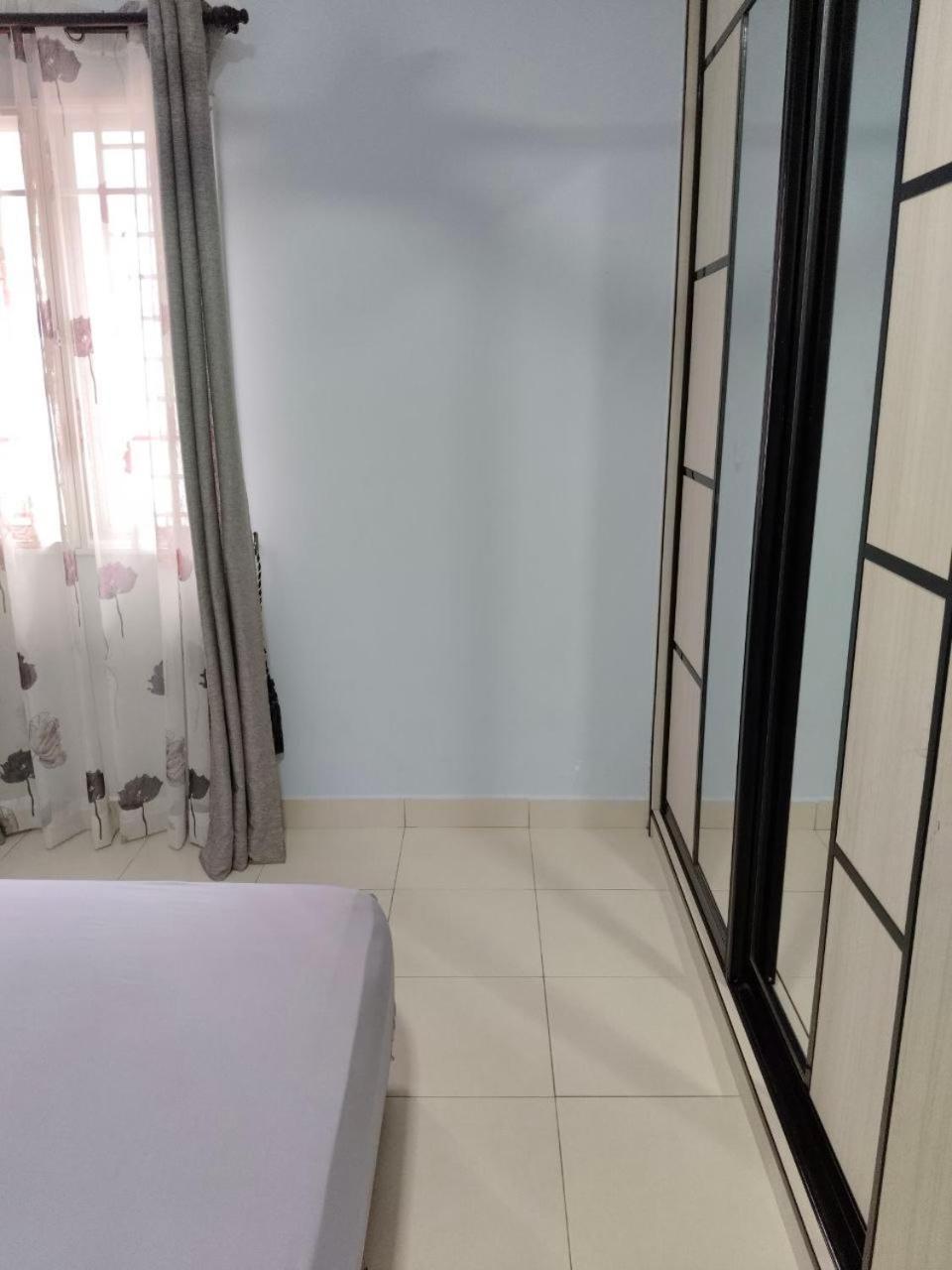 Nena Homestay Setia Alam, Air Conditioned, High Speed Internet Shah Alam Luaran gambar