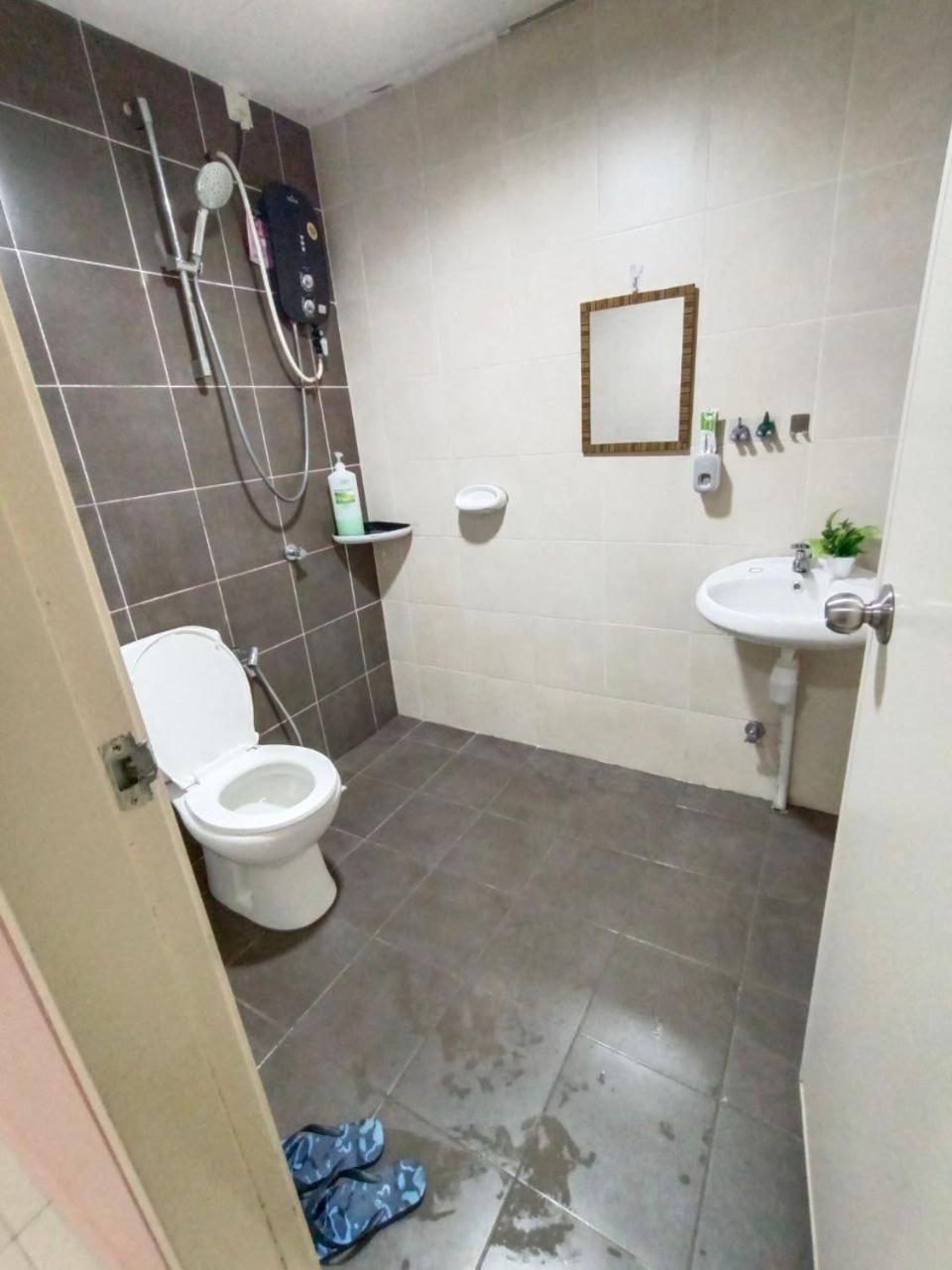 Nena Homestay Setia Alam, Air Conditioned, High Speed Internet Shah Alam Luaran gambar