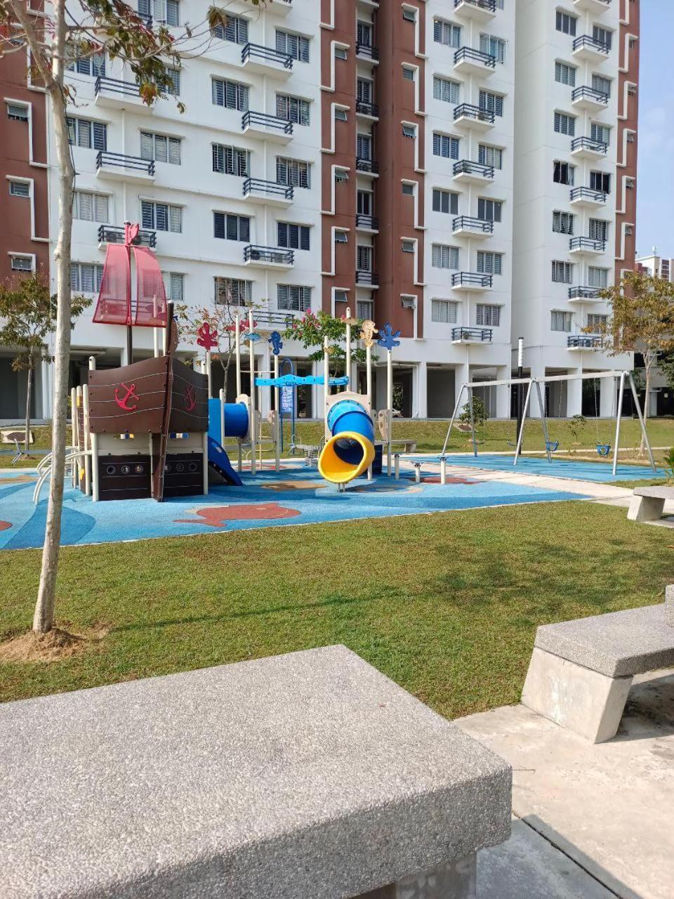 Nena Homestay Setia Alam, Air Conditioned, High Speed Internet Shah Alam Luaran gambar